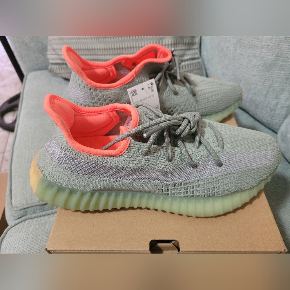 YEEZY BOOST 350, 8 MENS, FX9035 - Picture 4 of 6